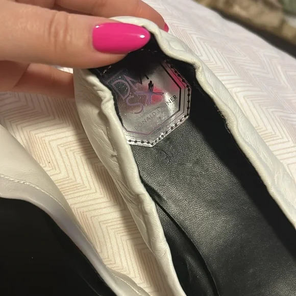 DMSX Donald Plyner White Leather Flats - 9 - Picture 5 of 5